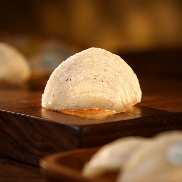 花姿盛零缝合燕窝特写,天然丝条纹理与自然缝隙清晰可见