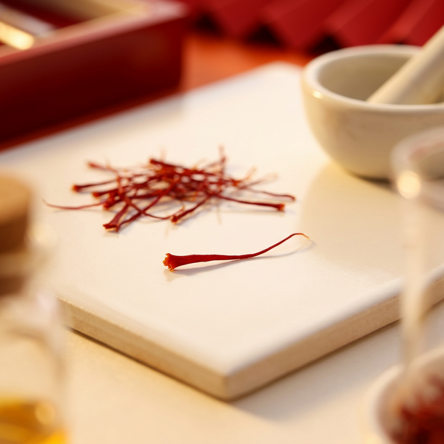 花姿盛完整花丝喇叭状柱头近距离特写