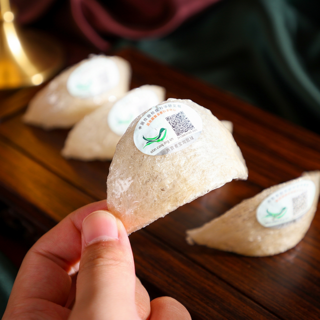 花姿盛马来西亚溯源燕窝特写，丝质绵密盏身厚实