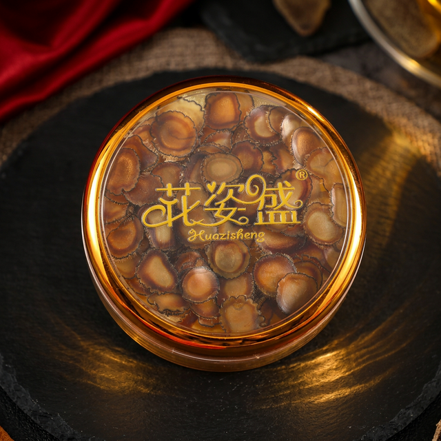 花姿盛长白山鹿茸蜡片特写,黑色石板背景衬托金色光泽