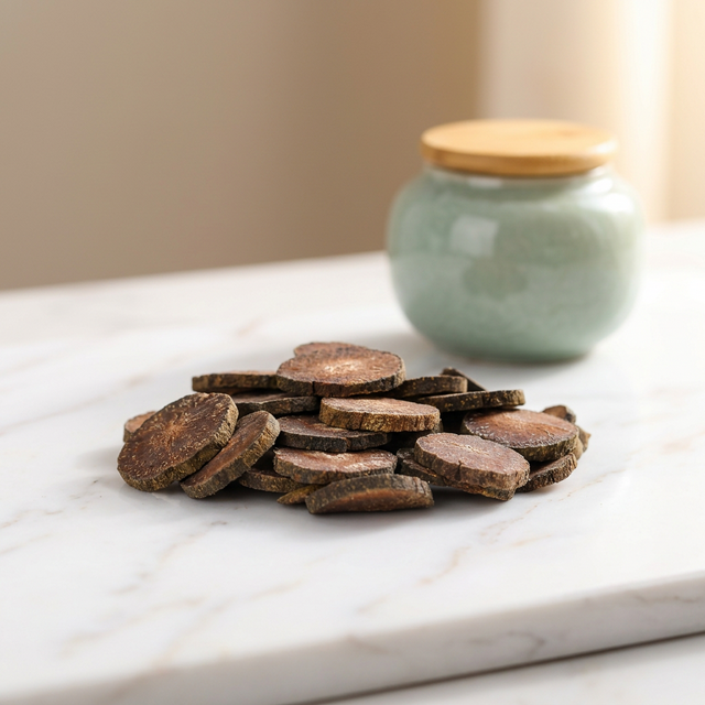 花姿盛化橘红干品白色大理石面上的精致特写