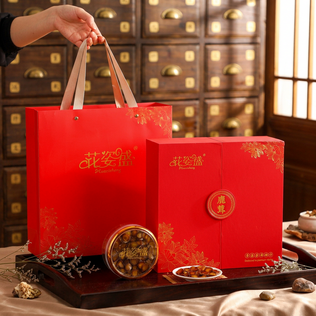 花姿盛长白山鹿茸蜡片产品特写，蜡黄半透明质地