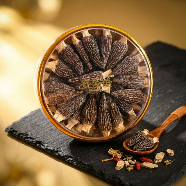 花姿盛金堂干羊肚菌特写,深褐色蜂窝菌帽纹路清晰