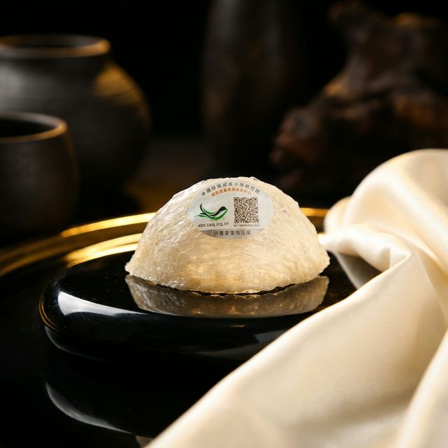 花姿盛溯源干燕窝产品特写，盏形完整纹理清晰