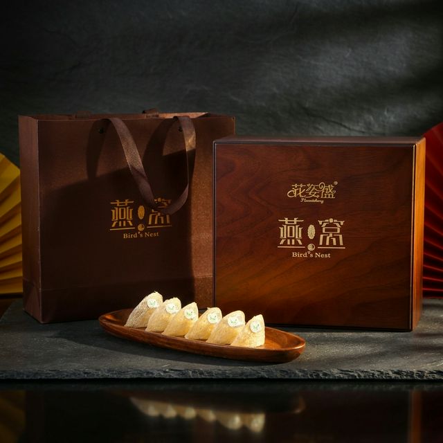 花姿盛砂拉越燕窝原盏特写，纤维丝络细腻