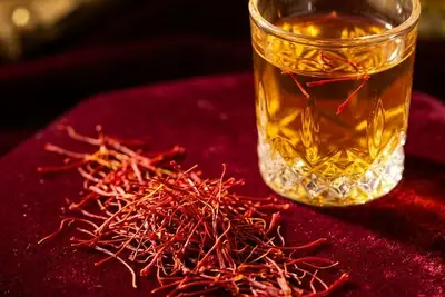 藏红花的正确泡水方法，花姿盛老药师手把手教你水温用量冲泡次数全攻略 — 养生知识 | 花姿盛养生智慧