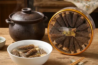 羊肚菌哪个牌子最好最正宗？花姿盛金堂基地实拍，一颗菌从林下到餐桌的48小时 — 养生知识 | 花姿盛养生智慧