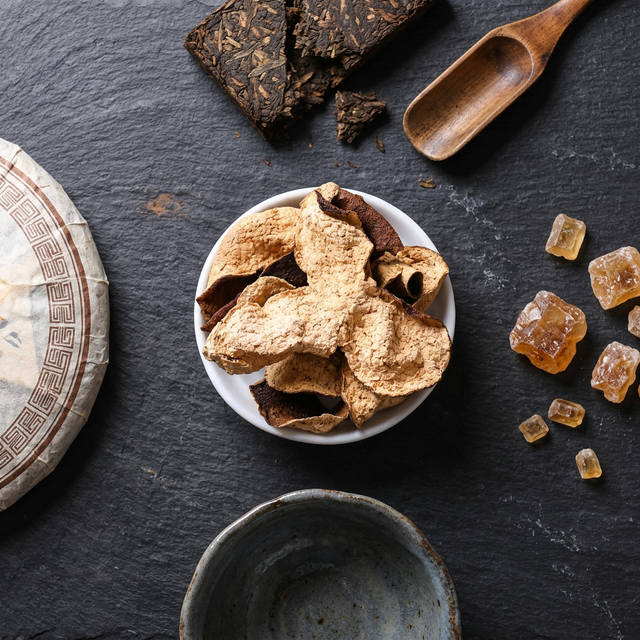 陈皮搭配普洱茶饼与冰糖养生组合