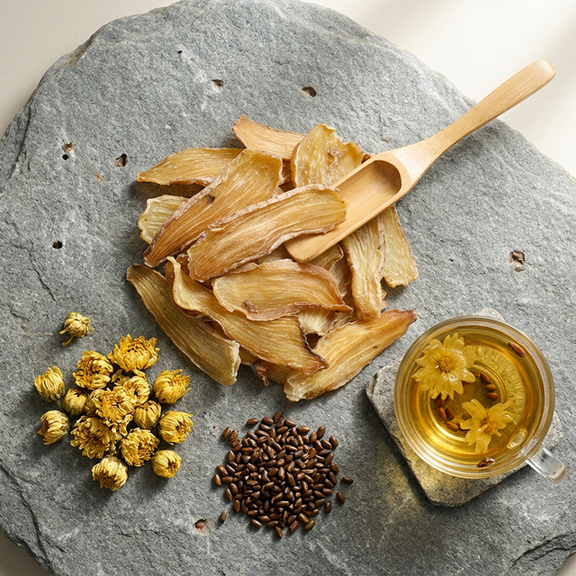 天麻搭配菊花决明子茶的舒缓养生茶饮组合