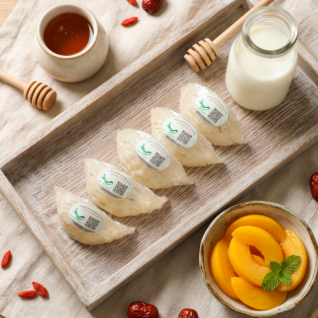 花姿盛燕窝搭配鲜奶蜂蜜的营养早餐组合