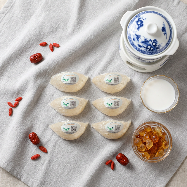 花姿盛燕窝搭配炖盅椰奶桃胶养生食材展示