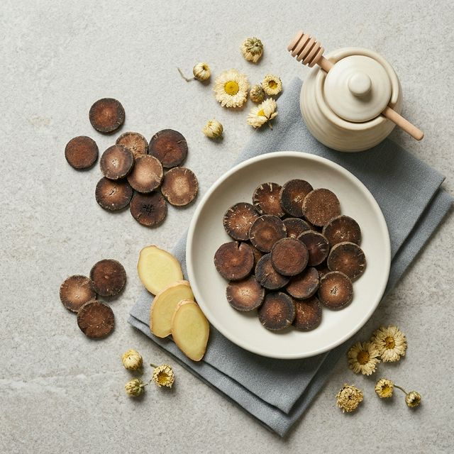 化橘红搭配生姜蜂蜜菊花的养生泡饮组合