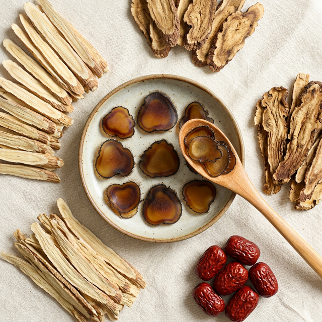 鹿茸蜡片搭配黄芪当归红枣中药材组合