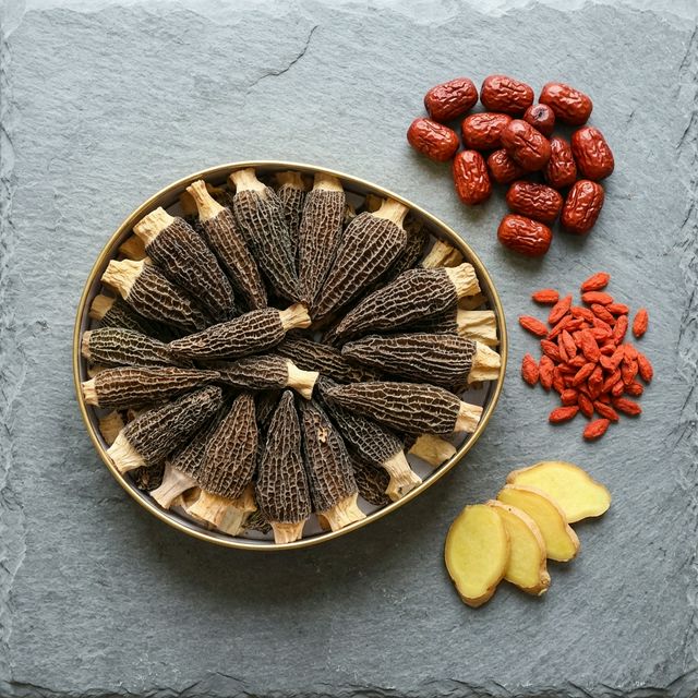 花姿盛羊肚菌搭配红枣枸杞生姜养生食材