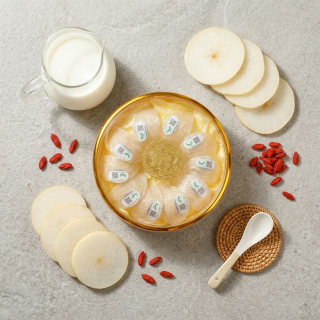 花姿盛燕窝搭配牛奶雪梨枸杞养生食材