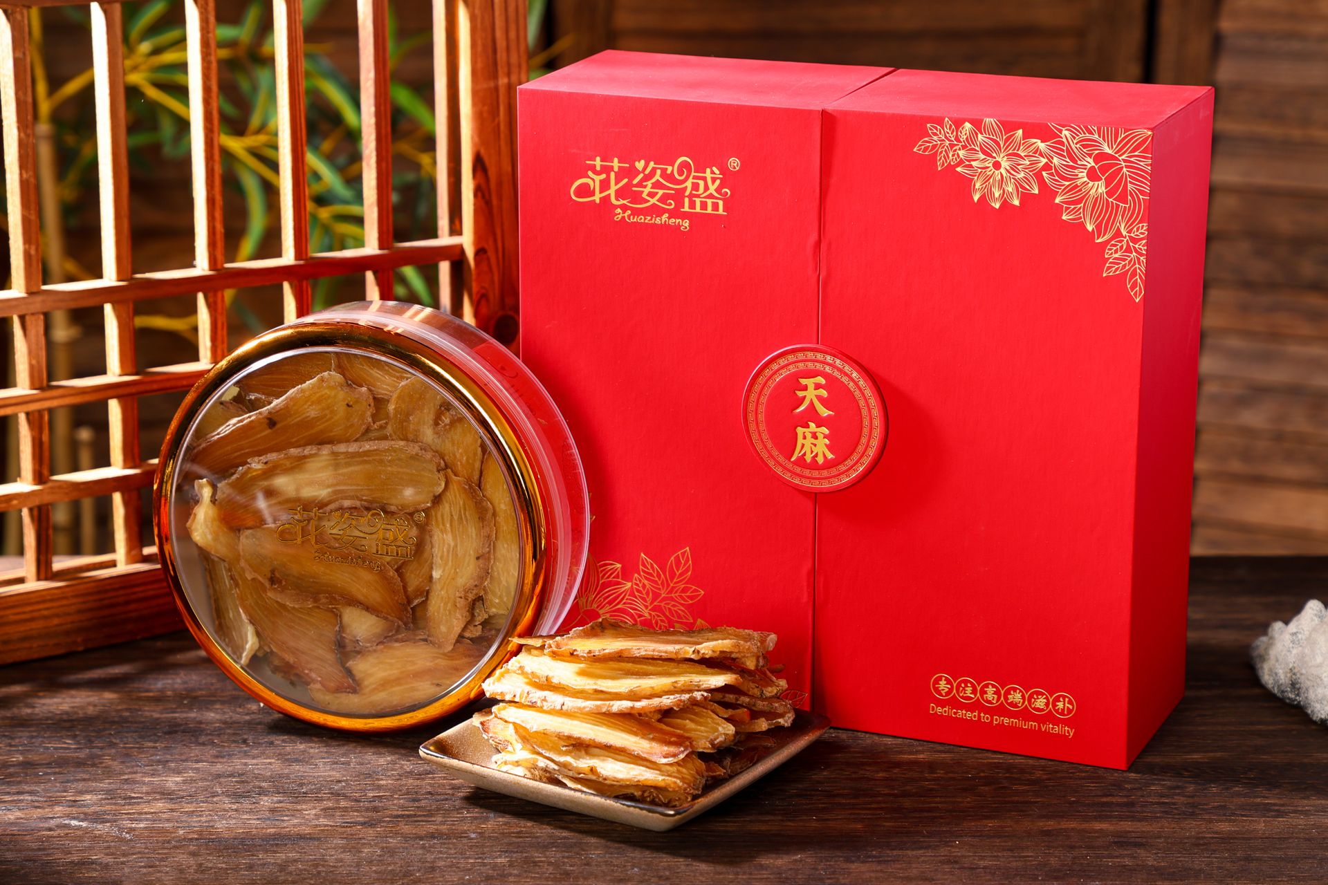 天麻炖鸡烹饪场景，砂锅慢炖酱色汤底