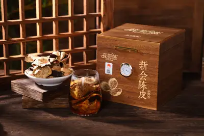 陈皮泡水喝的功效和作用是什么？一杯金黄透亮的茶，藏着新会十二年的功夫 — 未分类 | 花姿盛养生智慧